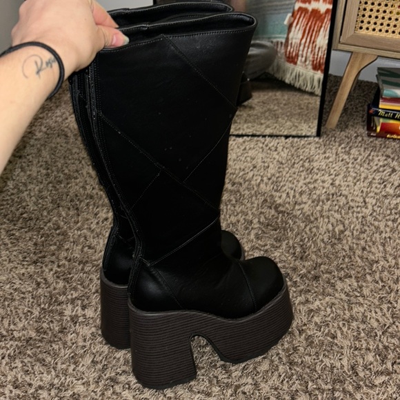 DEMONIAS - Picture 3 of 5